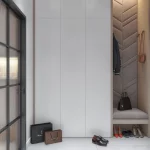 Duża szafa w korytarzu w nowoczesnym stylu